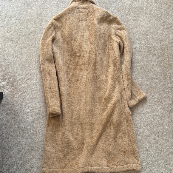 Luxurious Tan Faux Fur Coat - Picture 3 of 3